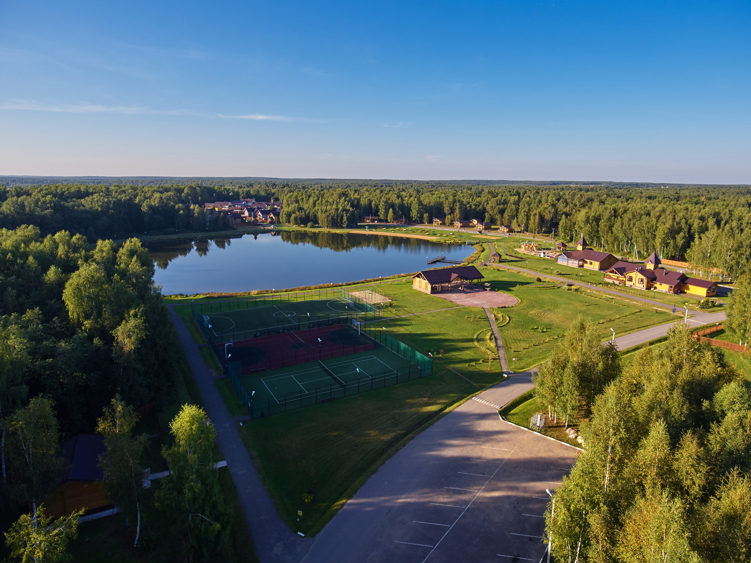Лесные озера коттеджный поселок Владимирская